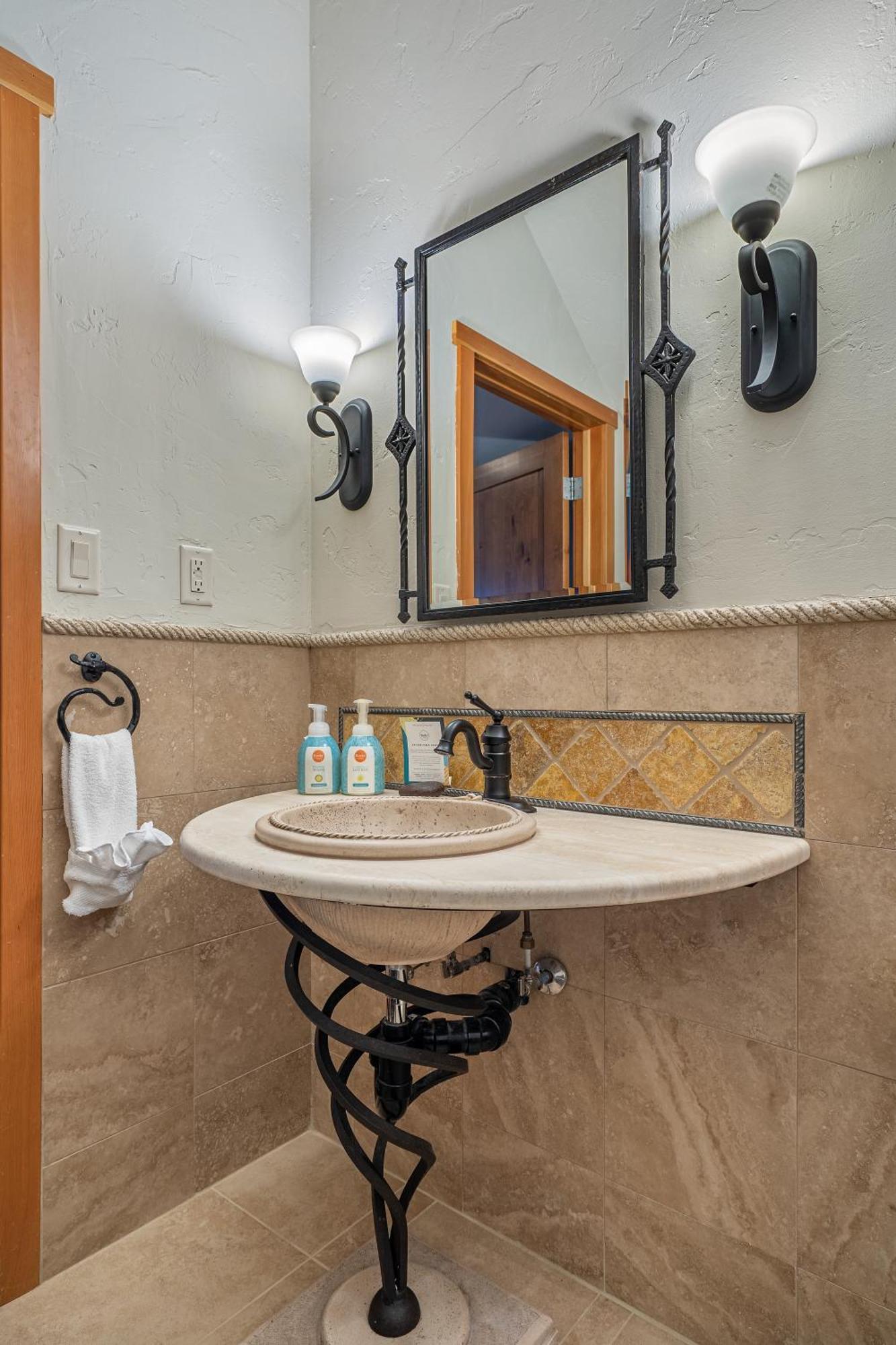 Parkland301 Sunlit 2,000 Ft² Penthouse With Mtn View Apartment Canmore