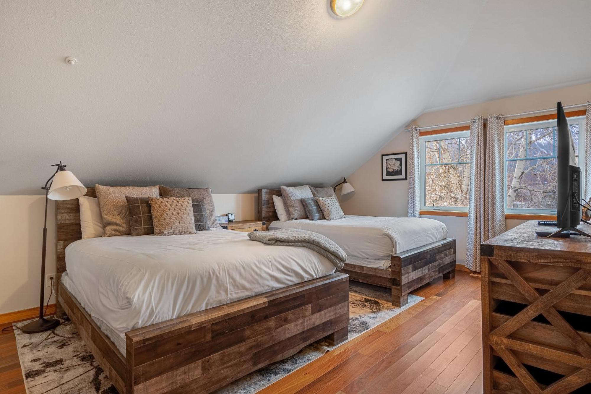 Parkland301 Sunlit 2,000 Ft² Penthouse With Mtn View Apartment Canmore